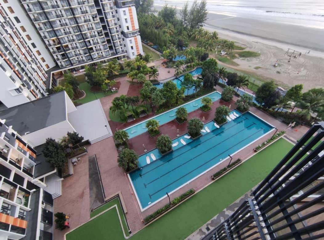 Timurbay Seafront Holiday Pool & Seaview Kuantan Esterno foto