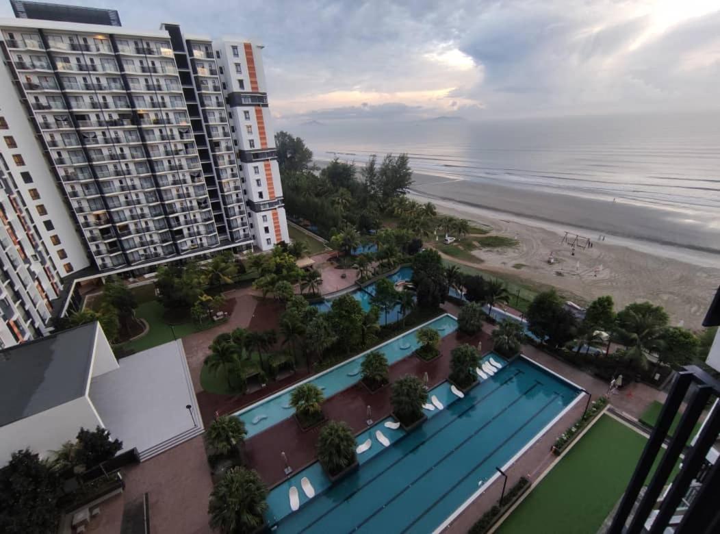 Timurbay Seafront Holiday Pool & Seaview Kuantan Esterno foto